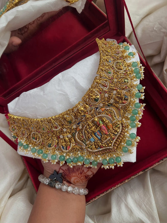 Amutha Super Look Srinivasa Chocker Set